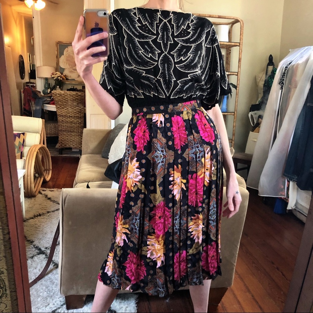 Designer vintage silk skirt - Picture 4 of 8